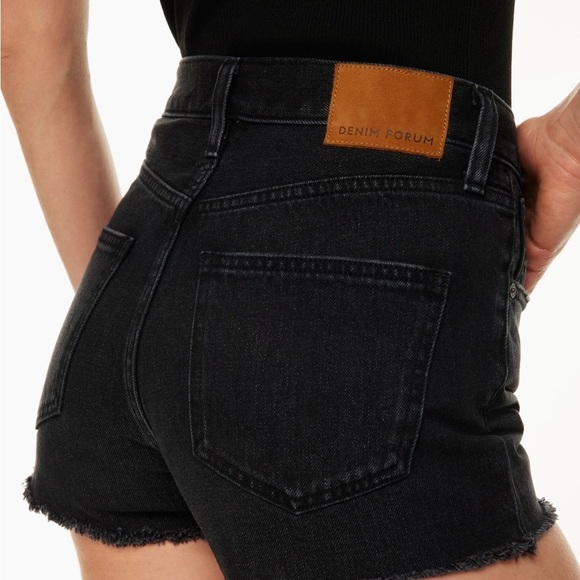 Aritzia Denim Forum
The Yoko Hi-Rise Jean Short black size 27 - Picture 2 of 11
